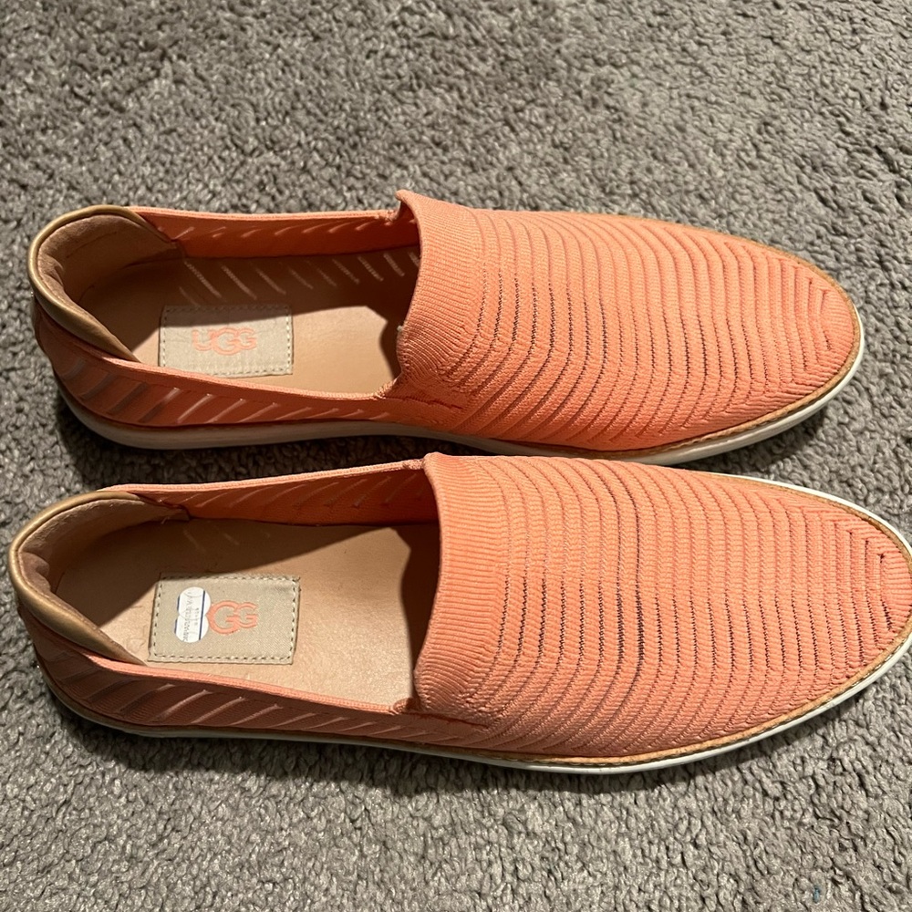 UGG Sammy Slip-On Shoes Sz9